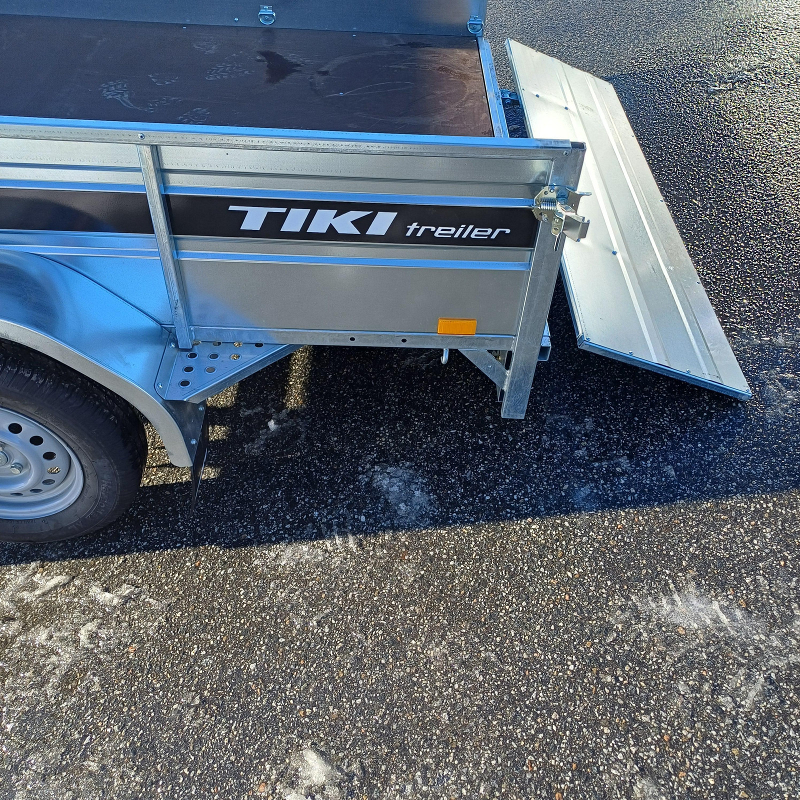 966_c8445f15-cc8e-4992-b104-14d68146943e