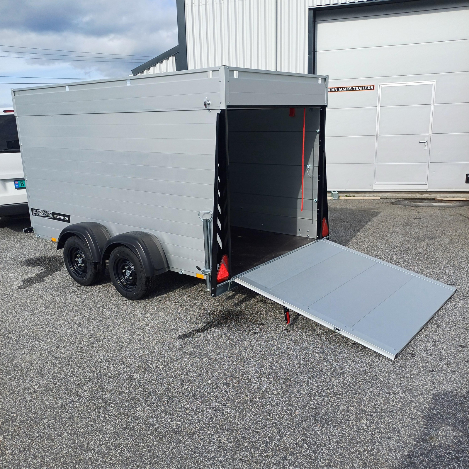 549_506c397a-6e32-44e4-8f14-04c8e4bc1fea