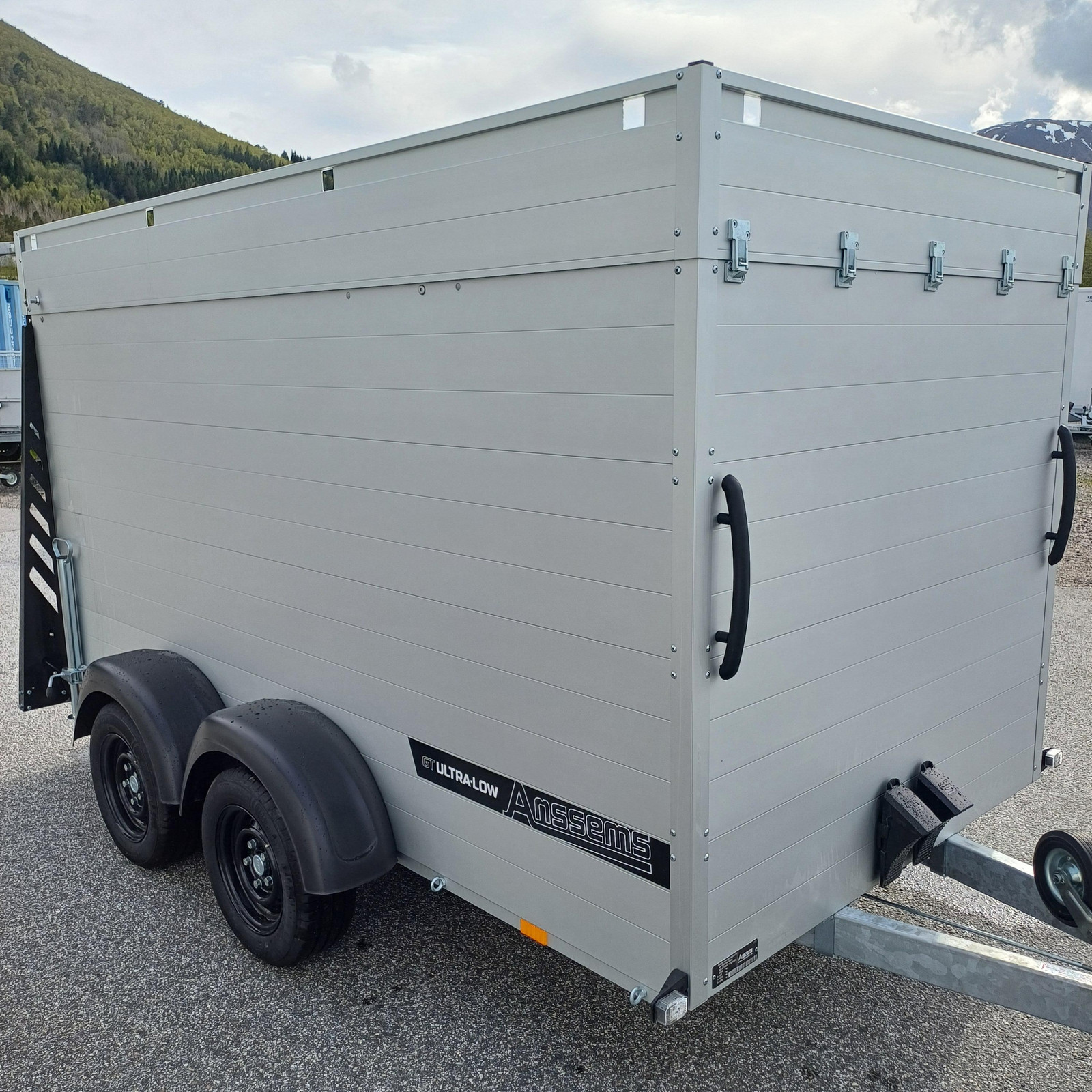 549_84c81d09-740b-4cb5-98be-555d2d99163b