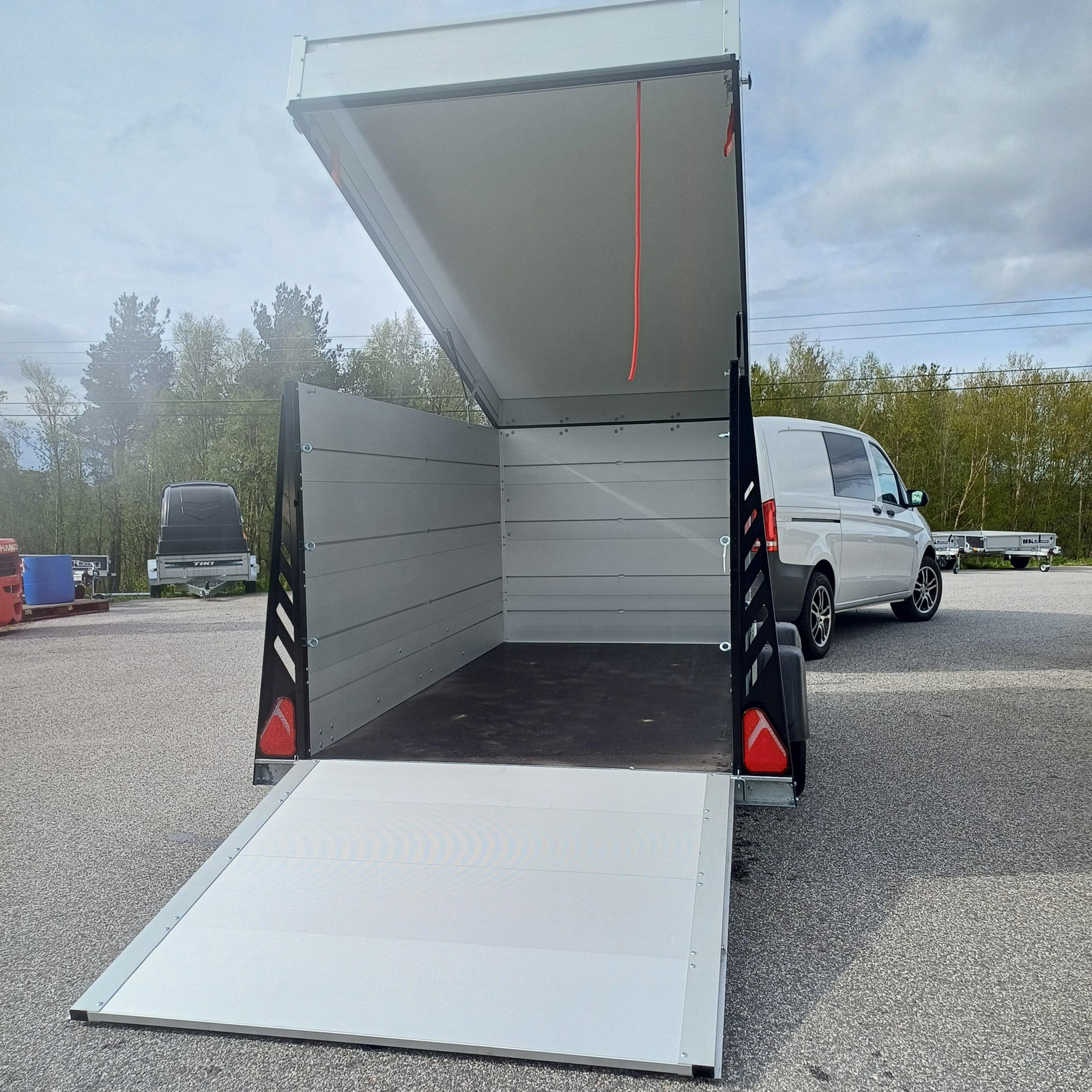 549_cd29294e-eb12-4a7c-8d14-c7f33e83d816